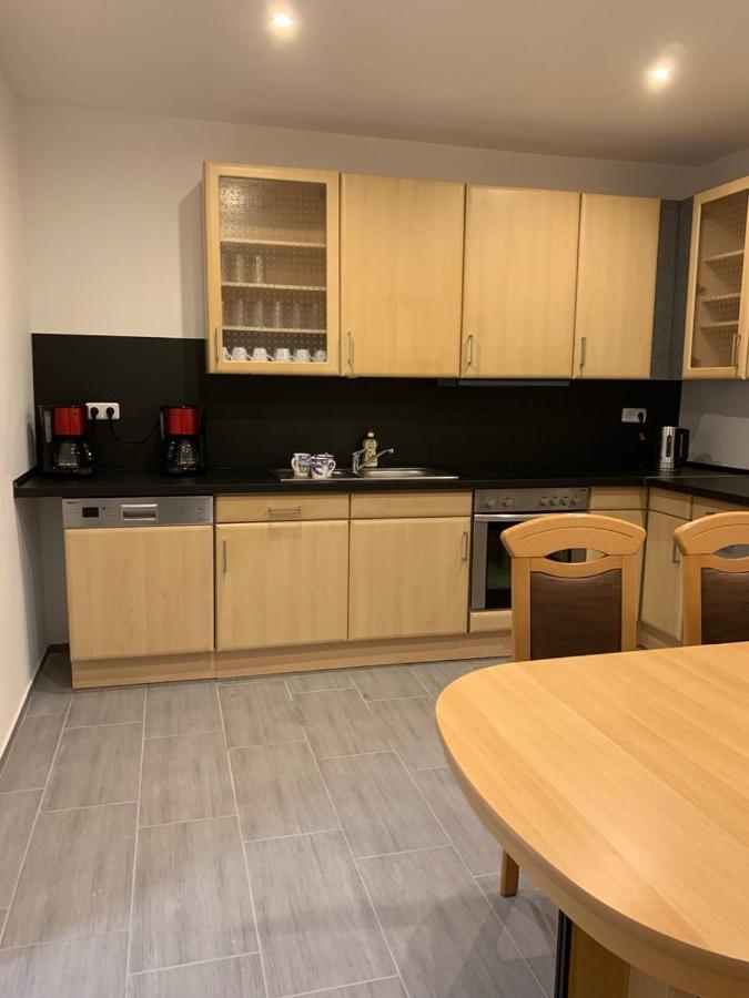 Monteurzimmer Oberlistingen Zweibettzimmer Mit 2 Baedern Breuna Eksteriør bilde