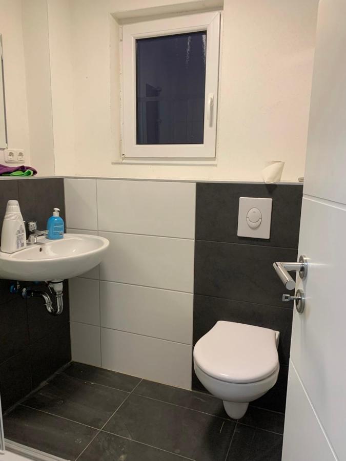 Monteurzimmer Oberlistingen Zweibettzimmer Mit 2 Baedern Breuna Eksteriør bilde